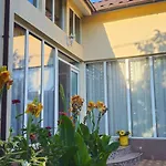 Casa Olga Ap 4camere Mansarda Homestay 2 Mai